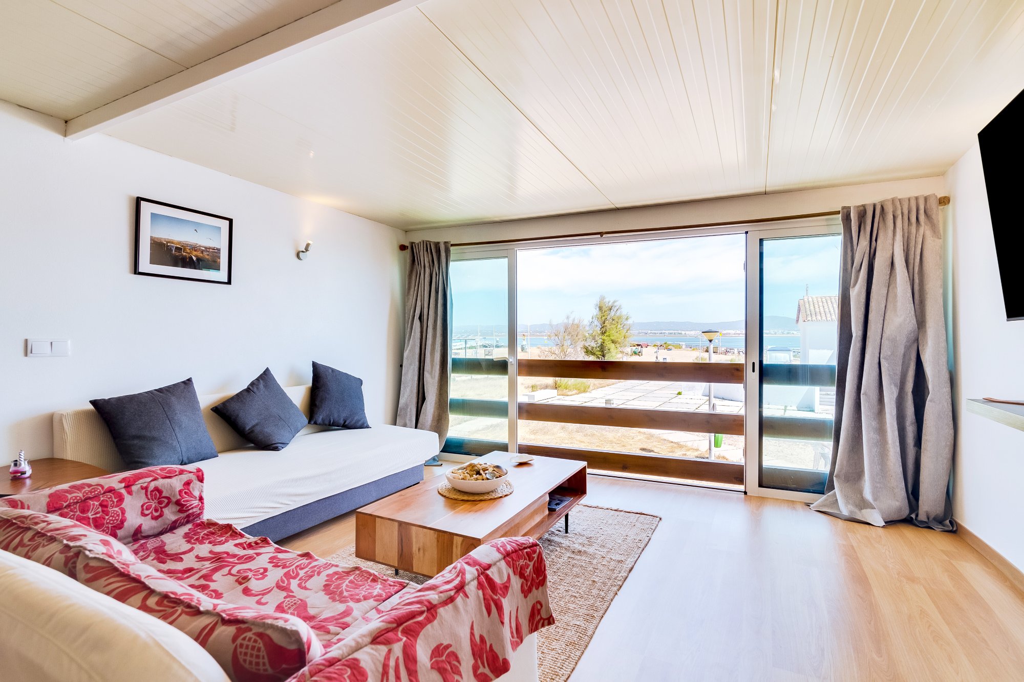 Casa Ramiro I — beachfront house with Ria Formosa views