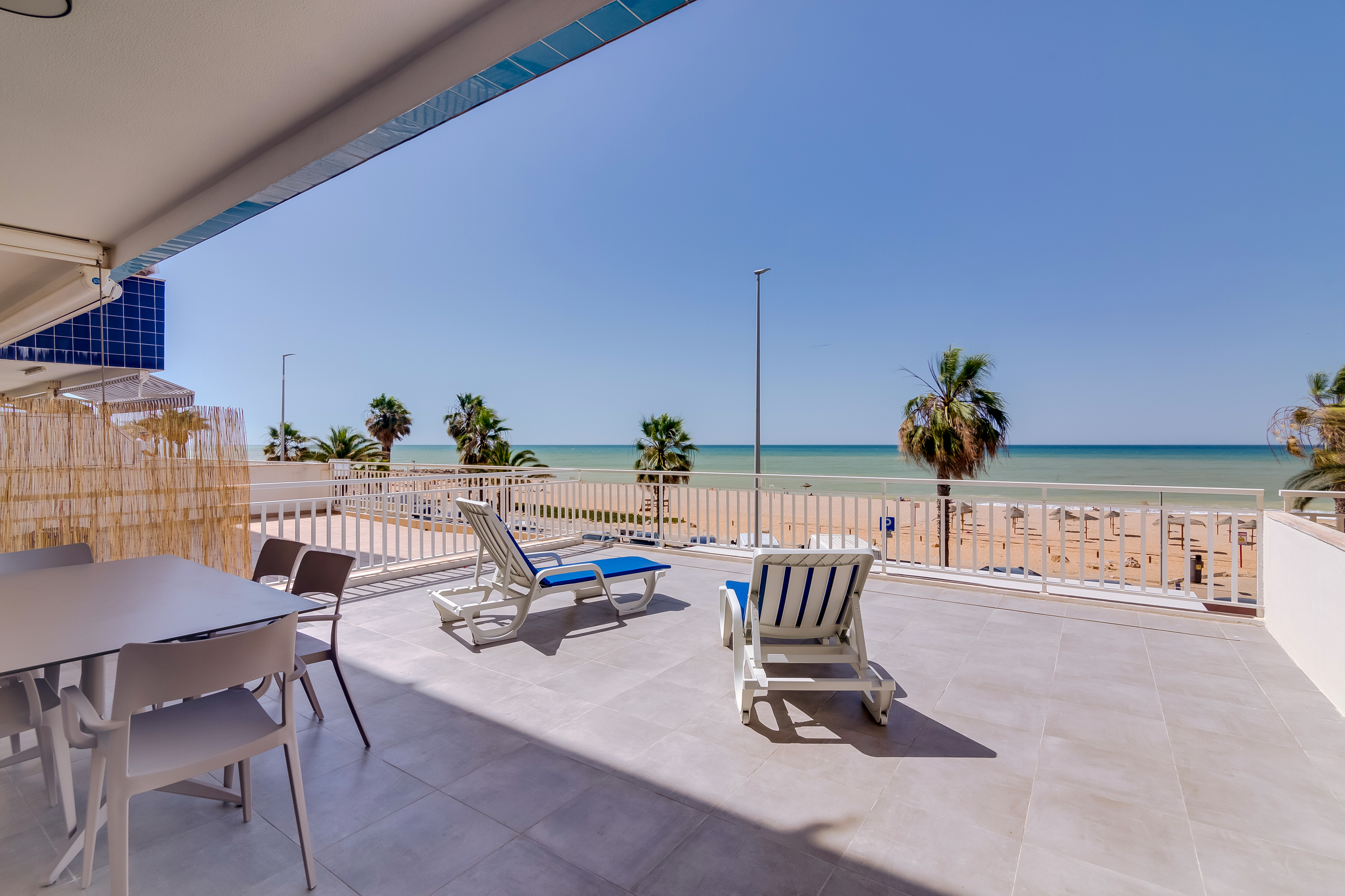 Solar da Praia — beachfront apartment in Quarteira